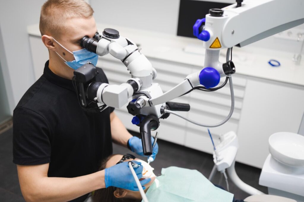 W ciągu ostatnich lat, stomatologia przeszła znaczącą transformację, głównie dzięki wprowadzeniu nowoczesnych technologii